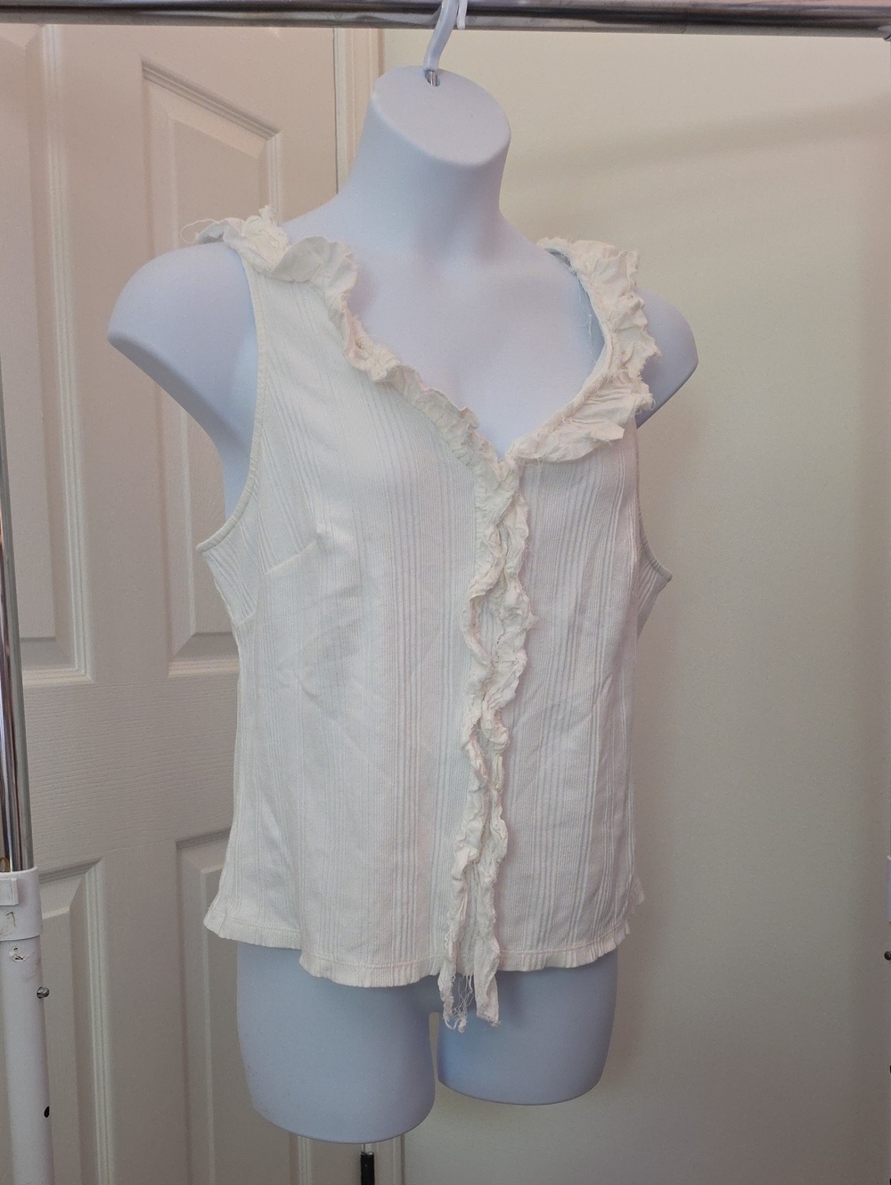 Pilcro 2x Cream Ruffled V-Neck Tanktop